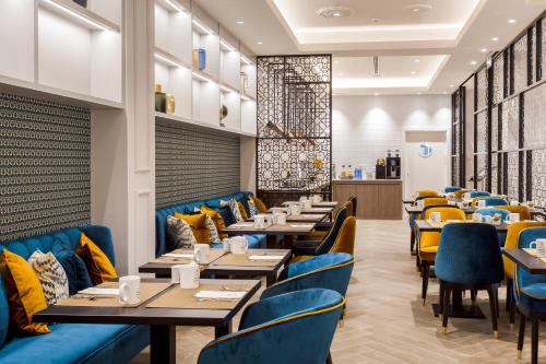 Pub/Lounge, Eurostars Puerta Real near Alcaicería