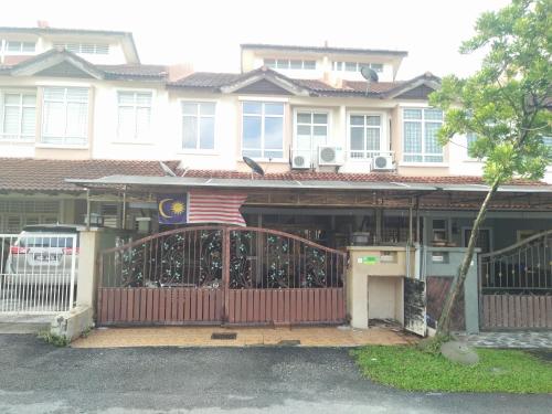 E&A Homestay-12km KLIA Airport +FREE WIFI+ Netflix - image 6