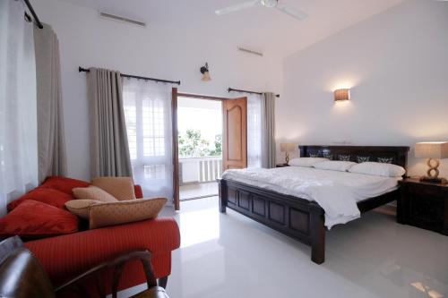 Hill House Waves and Shores