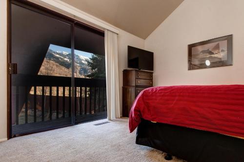 Ski Retreat Apartment - image 2