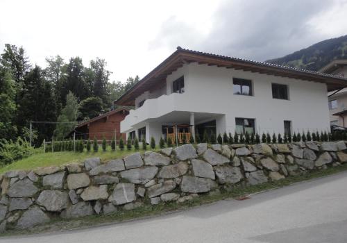 Apart Bergwärts, Fügen