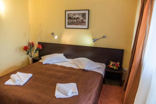 2 twin beds