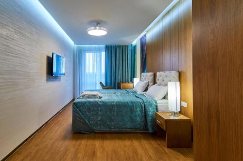 Light Hotel - image 13