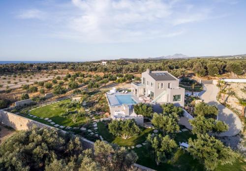  Pigi Villa Sleeps 10 Pool Air Con WiFi in 741 00 Pigi