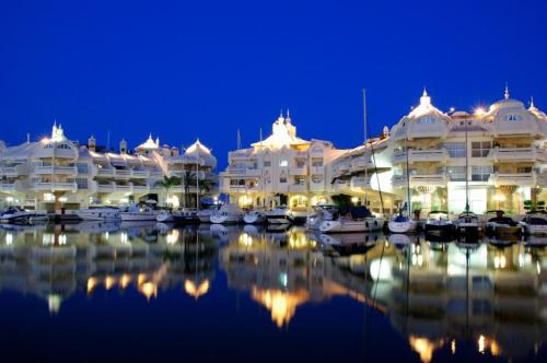 SkySea Holidays Marina Blue - 레스토랑