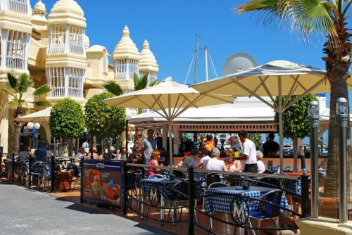 SkySea Holidays Marina Blue - 레스토랑