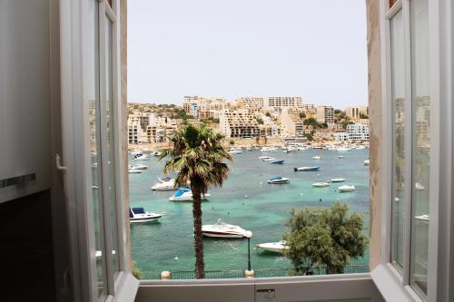 . Blue Harbour 3 bedroom seafront apartment with large yard on the promenade - by Getawaysmalta