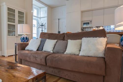 LovelyStay - Cozy Duplex Home in Alfama