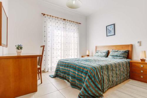  Roja- Pe Villa Sleeps 8 Pool Air Con WiFi in Roja- Pé