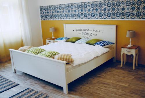 2 bedrooms, 3 beds