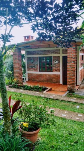 HOSTAL CABAÑAS AVE MARIA (HOSTAL CABANAS AVE MARIA) in Comalapa