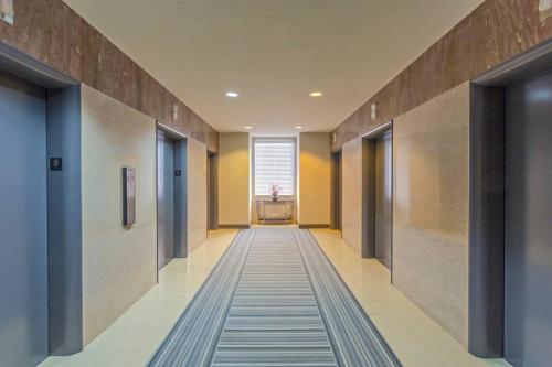 Epicenter of Nola! Downtown Condo & Rooftop #1104 - image 2