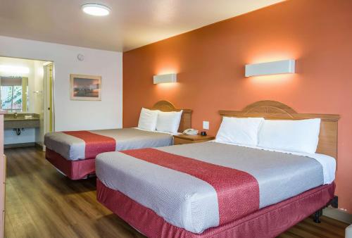 2 queen beds