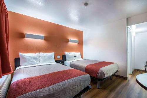 2 double beds