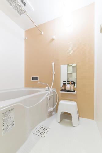 Studio Apartment image 10