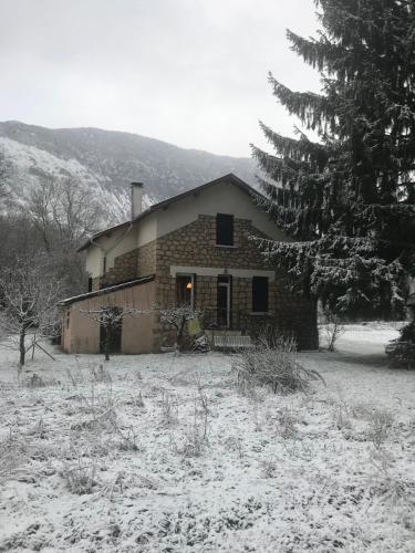 CHALET Tout Confort Proche d AX 3 Domaines gîte à louer Urs