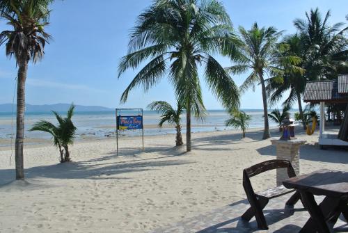 Mac's Bay Resort - 해변