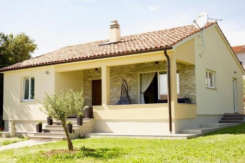  Perfect family holiday house with pool and playground in 52215 Vodnjan