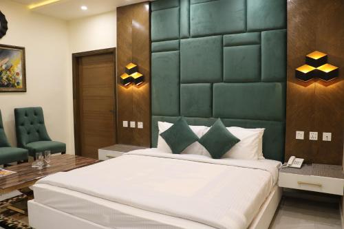 Executive Suite image 1