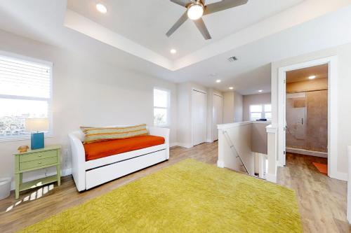 Ocean Vista Paradise - image 10