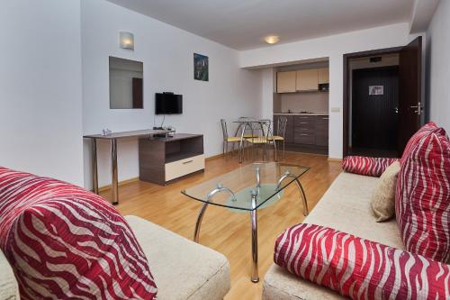 One-Bedroom Apartment (3 Adults) image 2