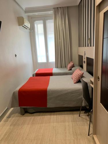 Hostal Castilla I Atocha - image 6