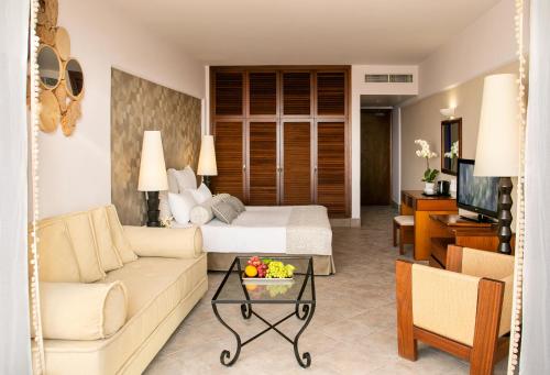 Premium Junior Suite with Sea View image 2