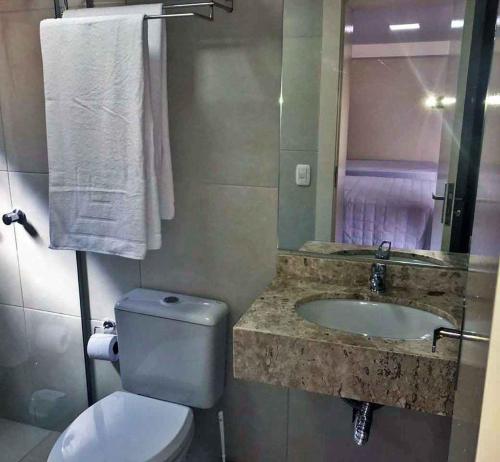 Bathroom, Flats Ouro Gramado Localizado a 900 metros da entrada do Centro de Gramado in Gramado