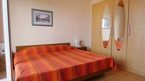 Family friendly apartments with a swimming pool Barbat, Rab - 4988