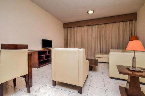 Parkside Hotel Apartment - image 10