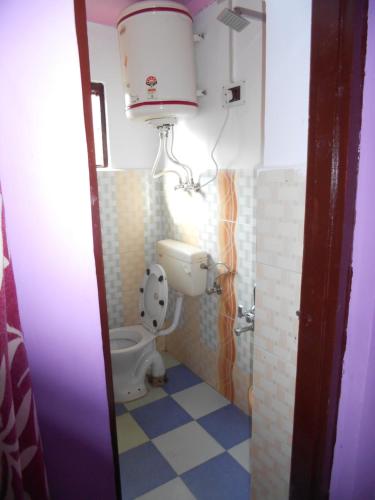 Budget Double Room image 10