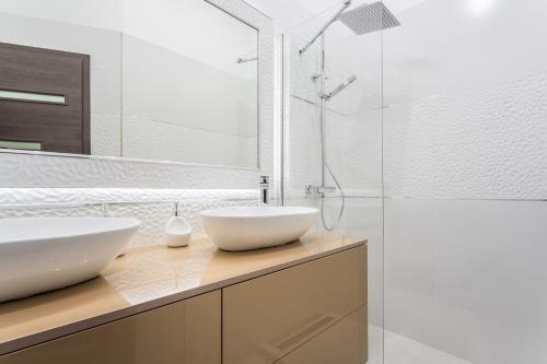 Luxury apartment with free garage and balcony in the center - main image