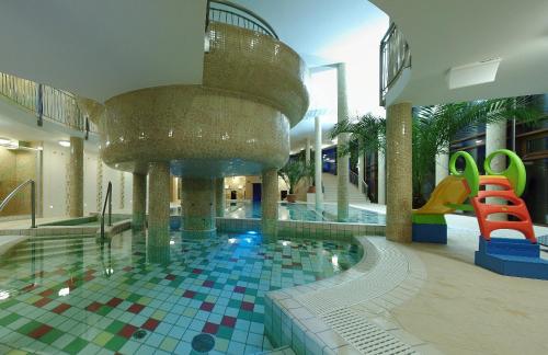 Swimming pool, Family Wellness Hotel Gyula in Kastelykert