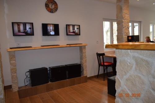 sala de TV, Hostel Lyonnais in Train Station