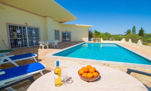 Almancil Villa Sleeps 4 Pool Air Con WiFi, Unterkunft in São Lourenço