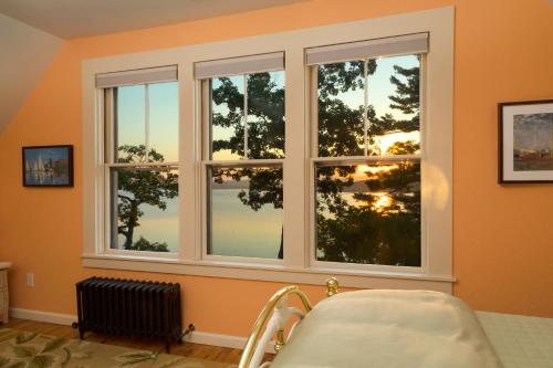 Lake House at Ferry Point - image 9