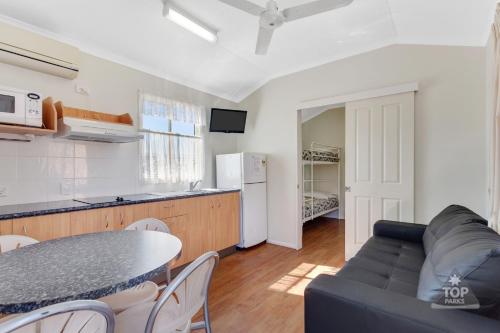 Charters Towers Tourist Park in ชาเตอรส์ทาวเวอรส์