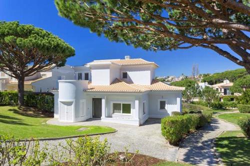  Vale do Lobo Villa Sleeps 6 Pool Air Con T607942 in Vale do Lobo