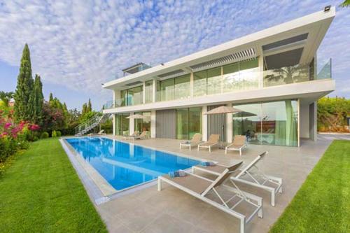  Vale do Lobo Villa Sleeps 8 Pool Air Con T607962 in Vale do Lobo