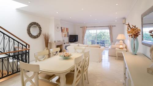  Vale do Lobo Apartment Sleeps 4 Air Con T711331 in Vale do Lobo