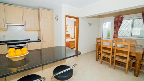  Vale do Lobo Villa Sleeps 4 Air Con T480084 in Vale do Lobo