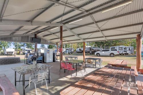 Charters Towers Tourist Park in ชาเตอรส์ทาวเวอรส์