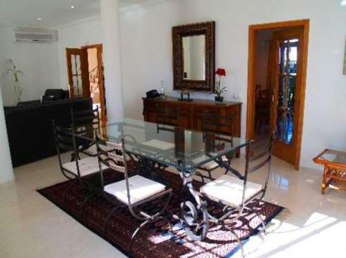 Almancil Villa Sleeps 6 Pool Air Con WiFi T479997 in อัลมานซิล