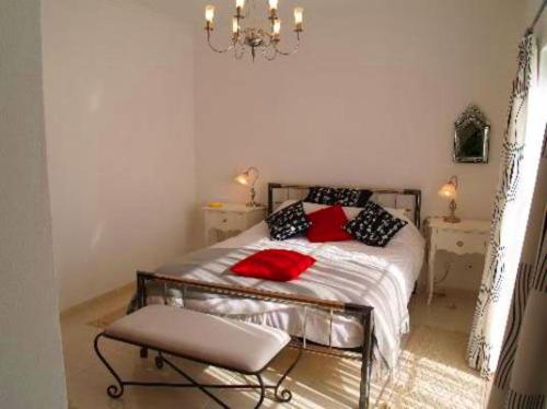 Almancil Villa Sleeps 6 Pool Air Con WiFi T479997 in อัลมานซิล