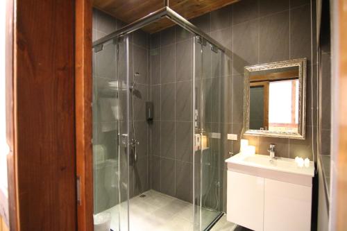 Deluxe Chalet Double Room image 4