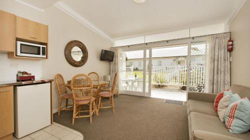 Facilities, Hananui Lodge & Apartments in Russell