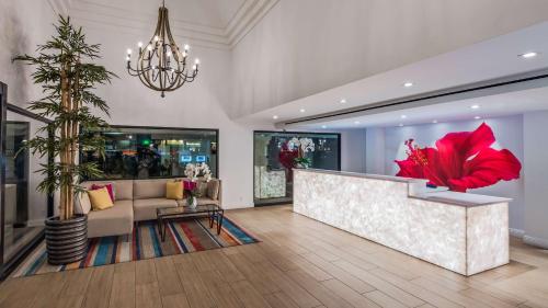 Best Western Plus Las Brisas Hotel - image 3