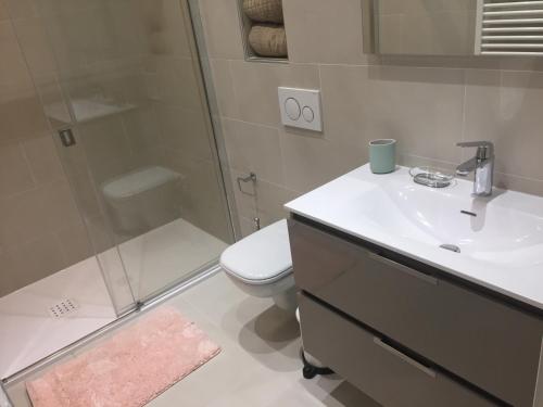 Bathroom, Menton 2 pieces climatise a cote de la plage rue palmaro in Menton