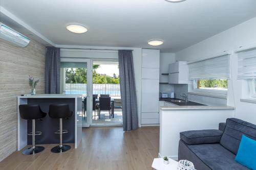 Comfort Two-bedroom Apartment with Terrase