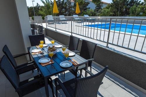 ระเบียง/ชานเรือน, Apartments & Rooms Villa Casia in โนวัลจา